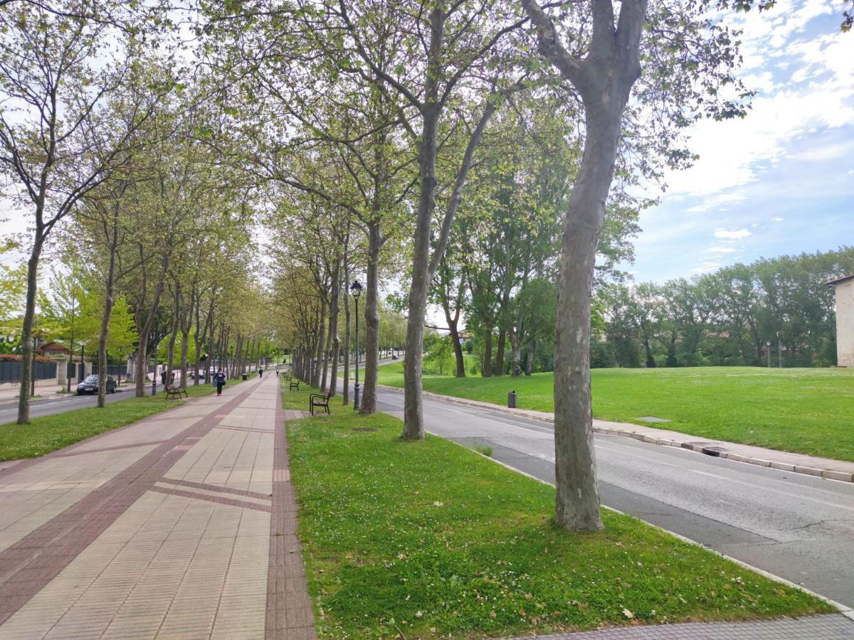 Hotel Jardines De Uleta Suites Vitoria-Gasteiz Exteriör bild