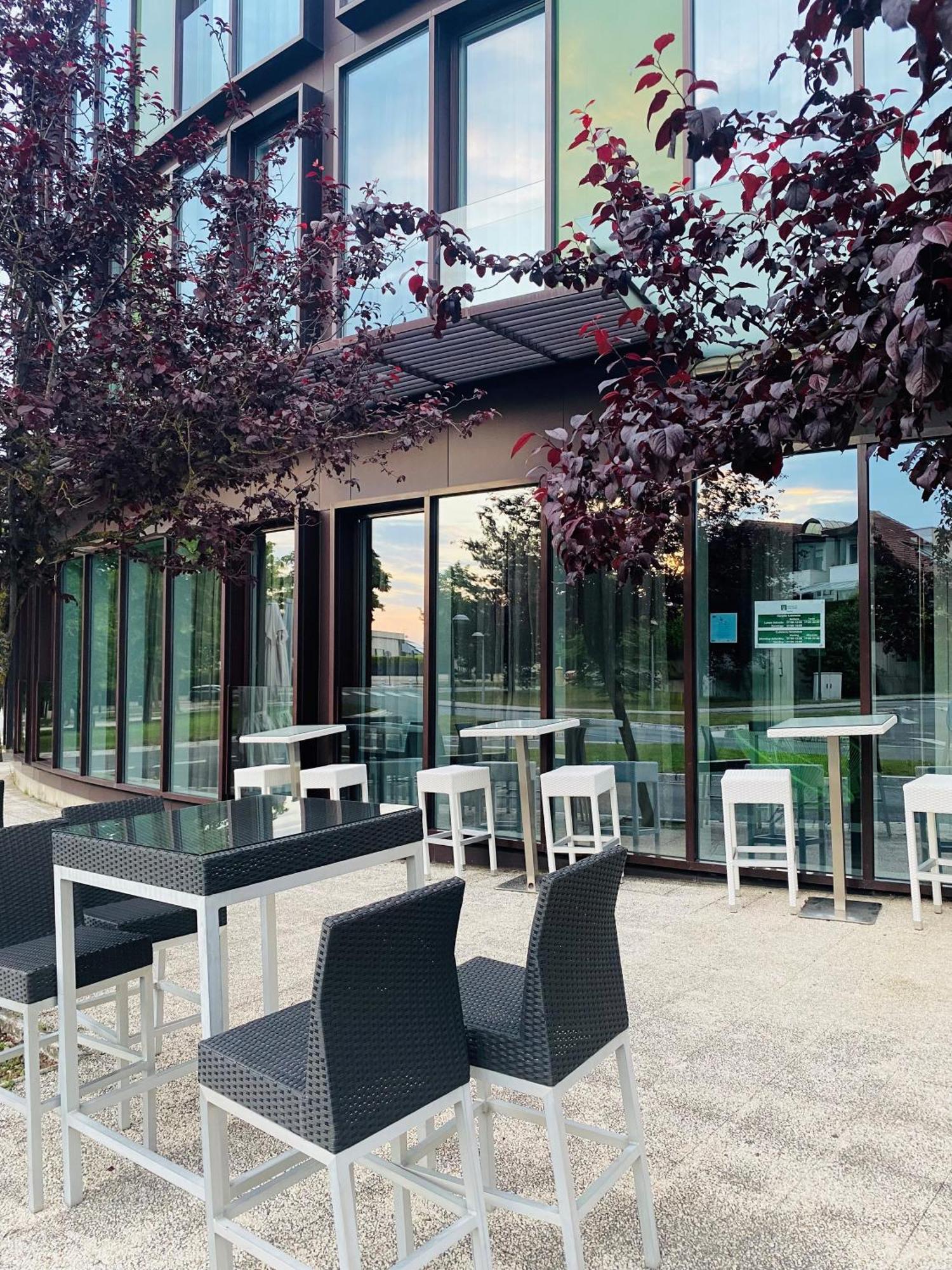 Hotel Jardines De Uleta Suites Vitoria-Gasteiz Exteriör bild