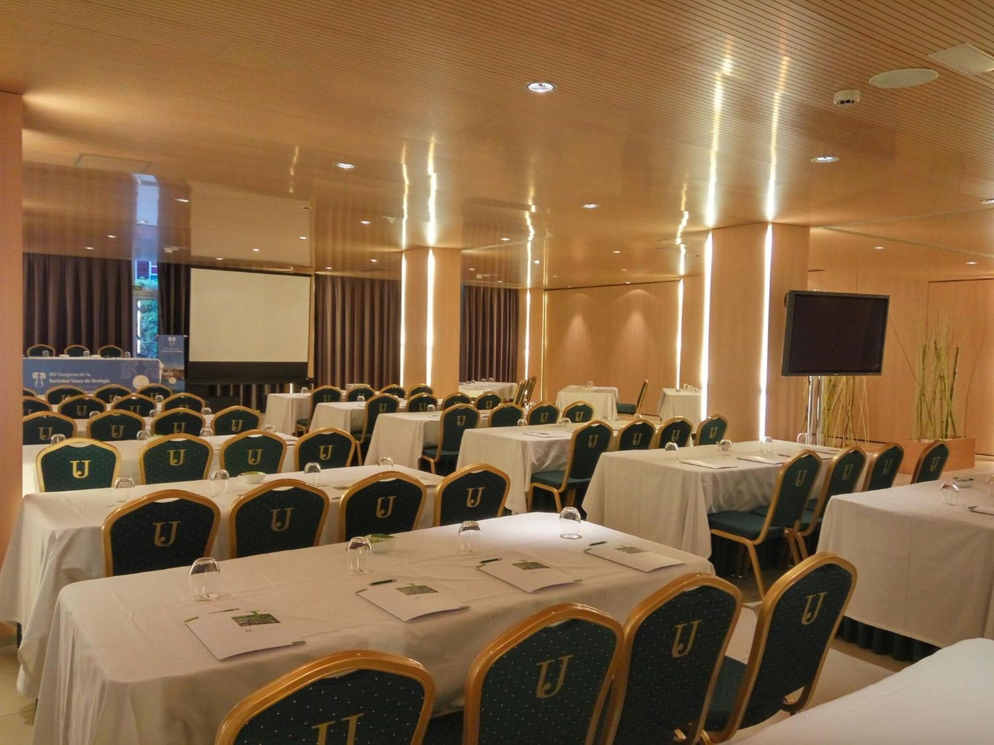 Hotel Jardines De Uleta Suites Vitoria-Gasteiz Exteriör bild