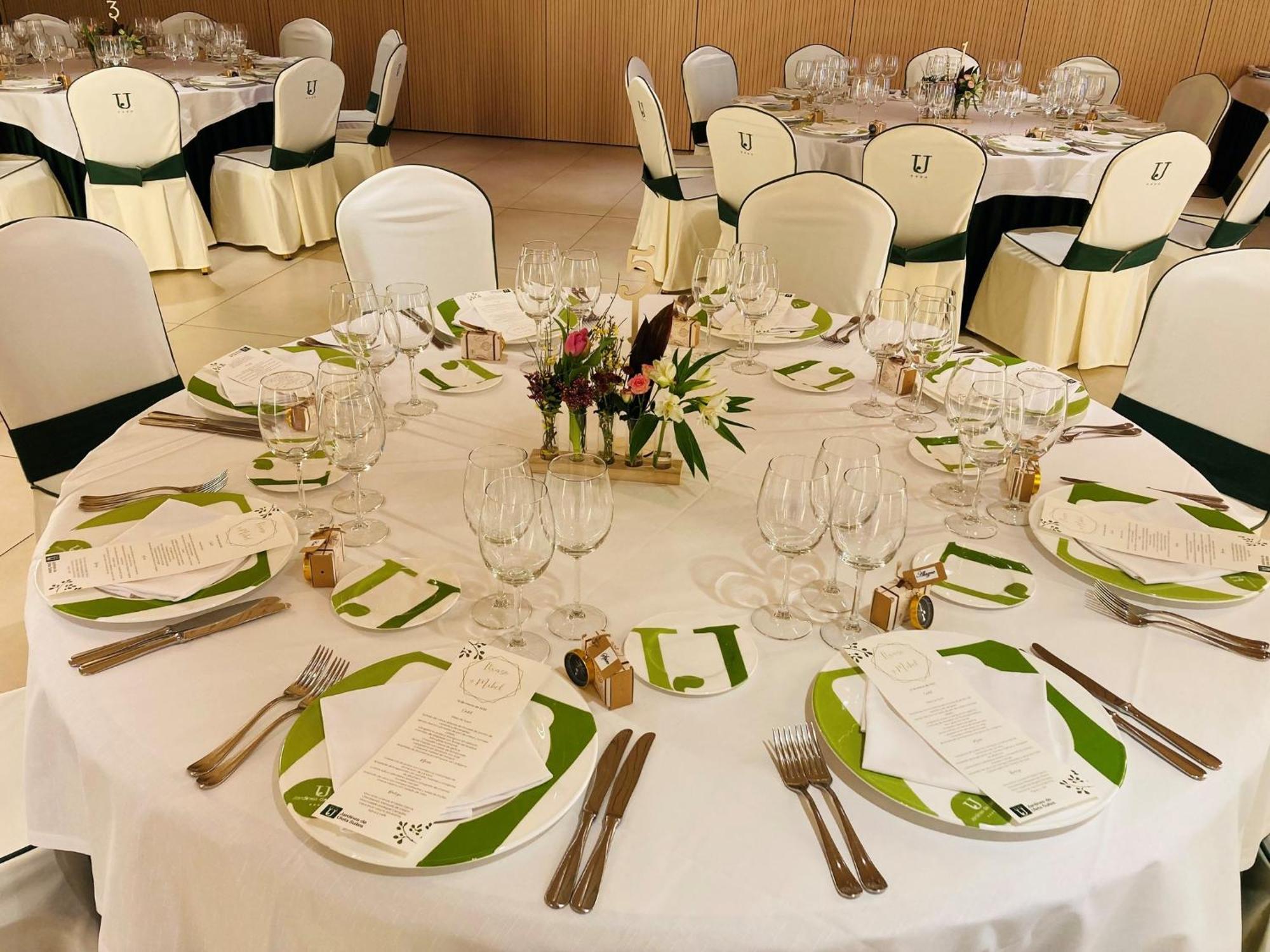 Hotel Jardines De Uleta Suites Vitoria-Gasteiz Exteriör bild