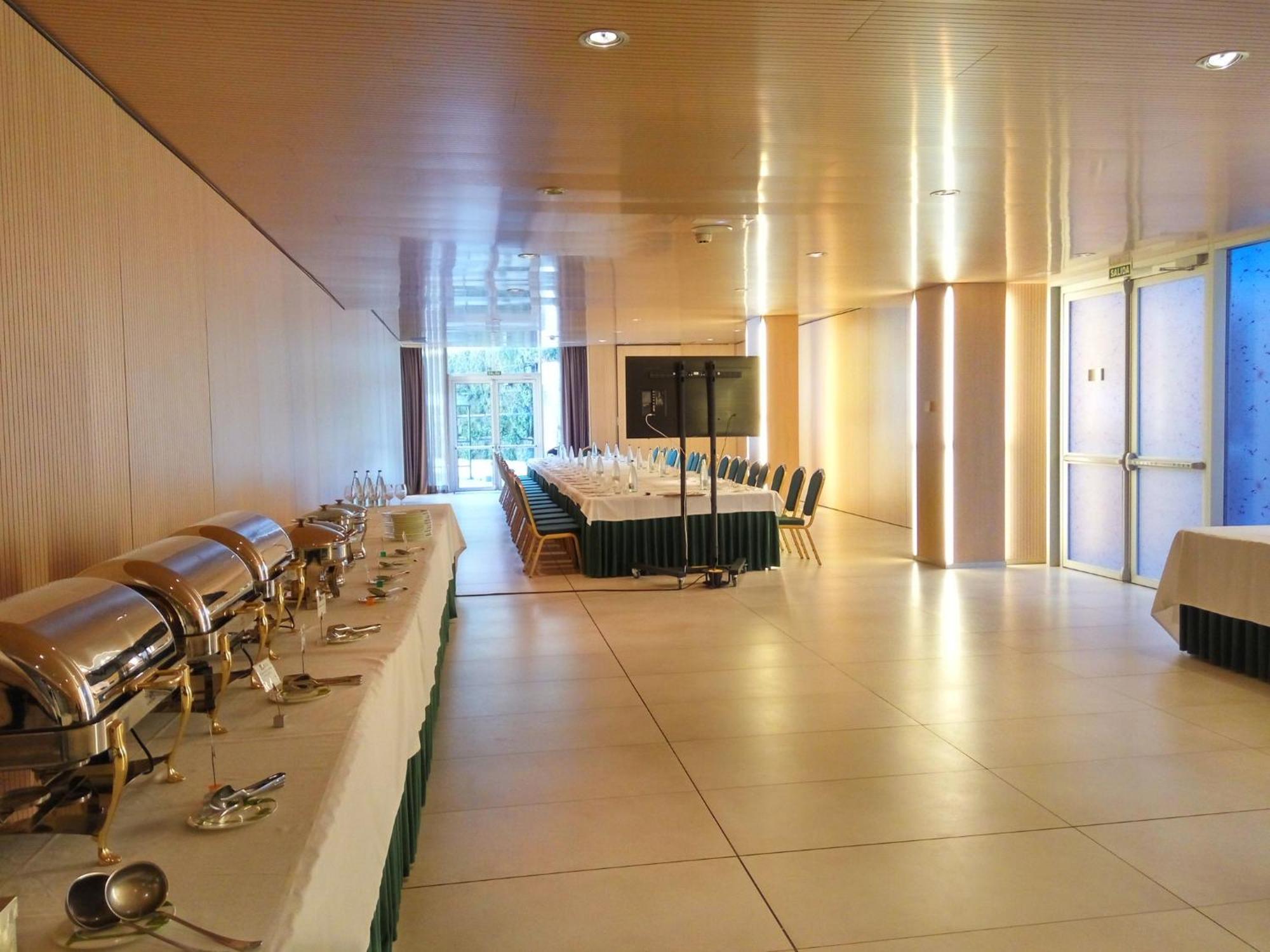 Hotel Jardines De Uleta Suites Vitoria-Gasteiz Exteriör bild