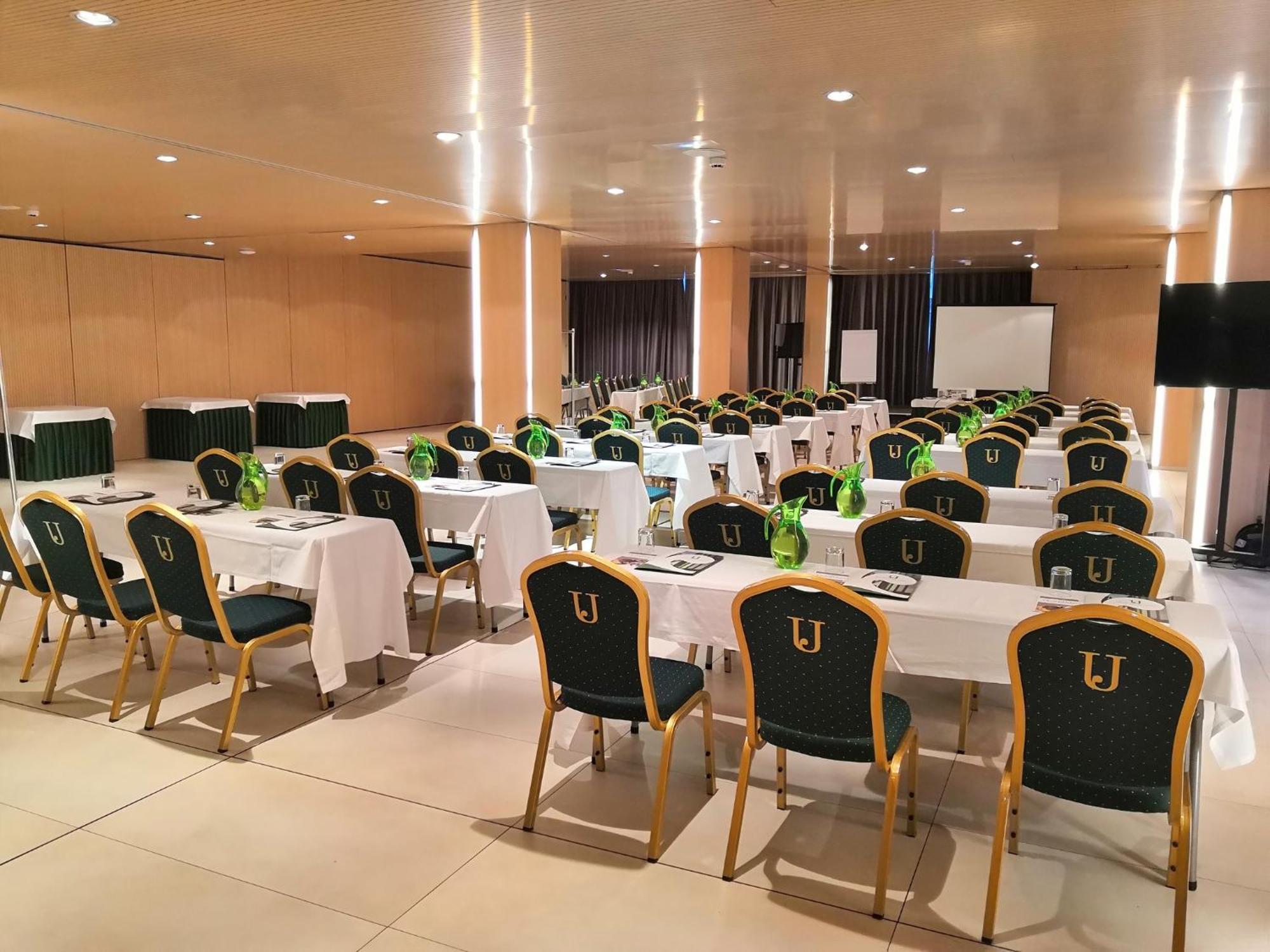 Hotel Jardines De Uleta Suites Vitoria-Gasteiz Exteriör bild