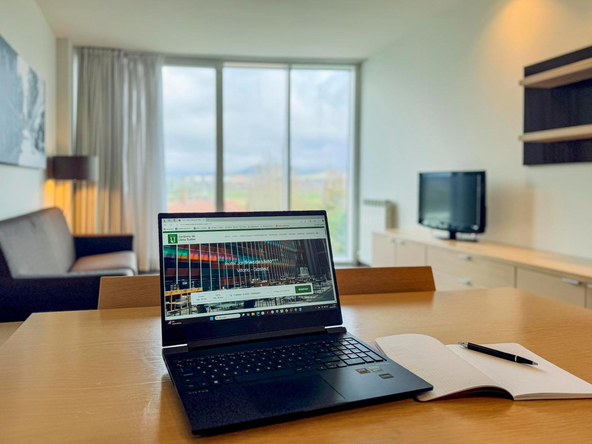 Hotel Jardines De Uleta Suites Vitoria-Gasteiz Exteriör bild