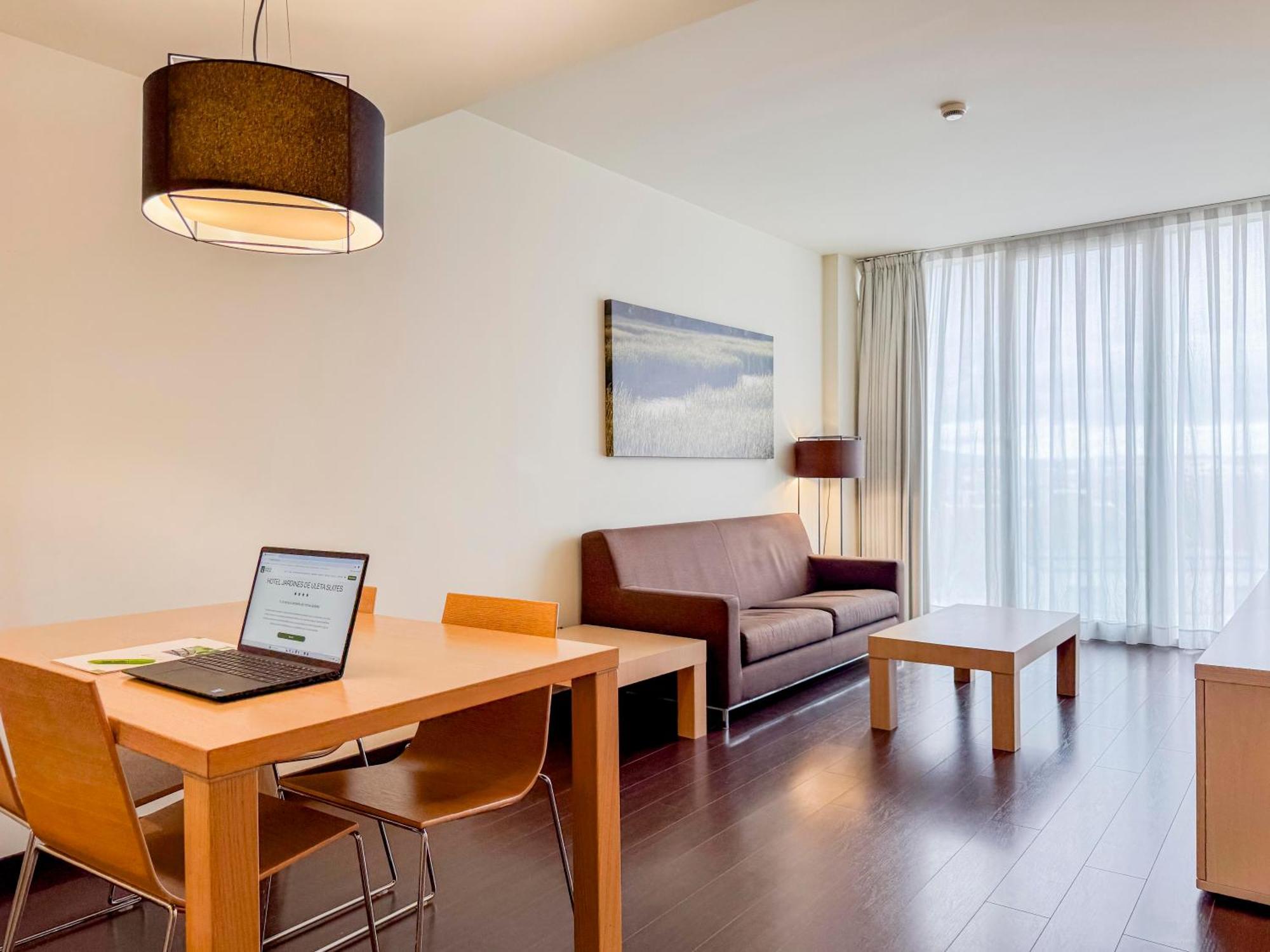 Hotel Jardines De Uleta Suites Vitoria-Gasteiz Exteriör bild