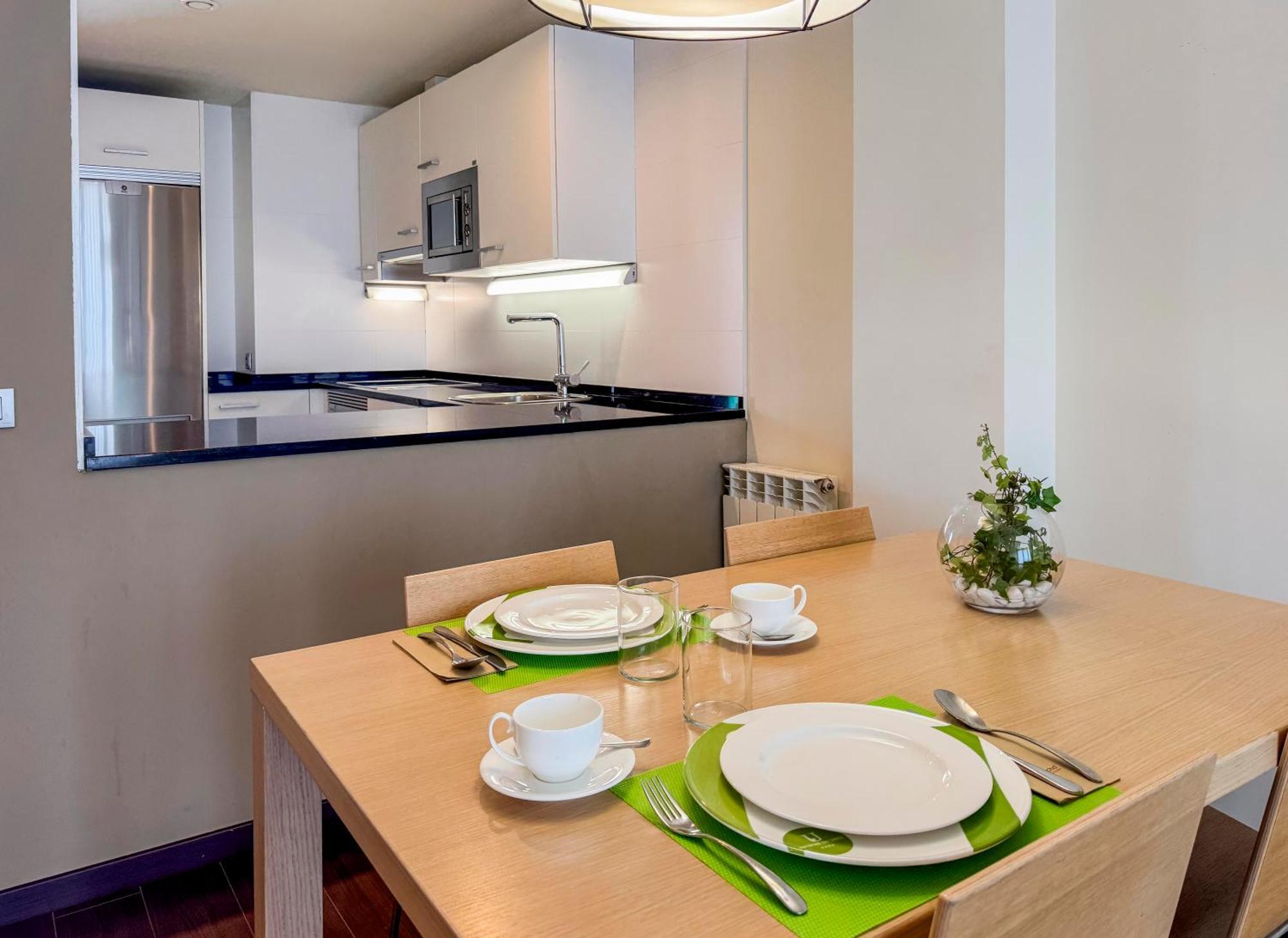 Hotel Jardines De Uleta Suites Vitoria-Gasteiz Exteriör bild
