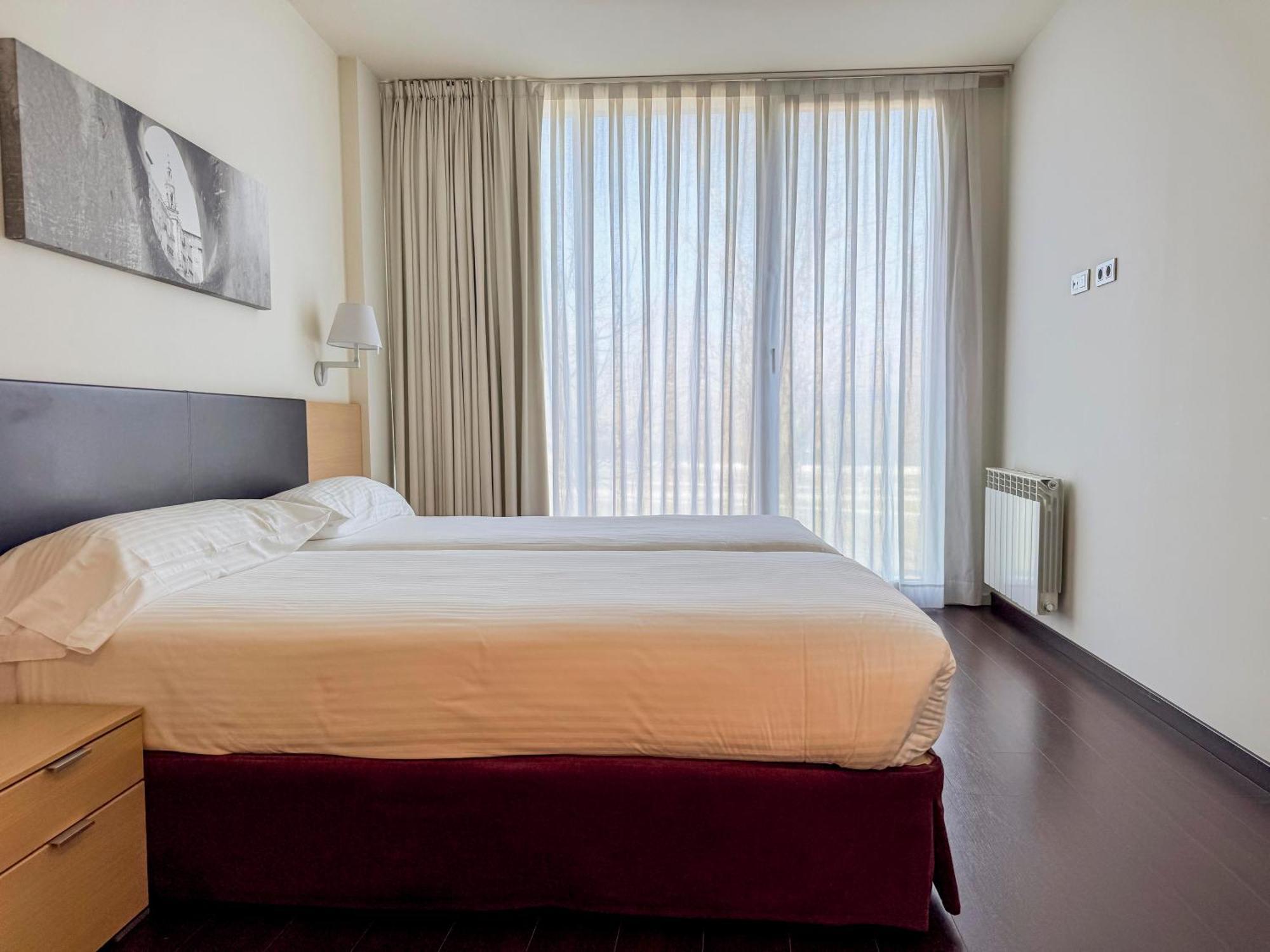 Hotel Jardines De Uleta Suites Vitoria-Gasteiz Exteriör bild