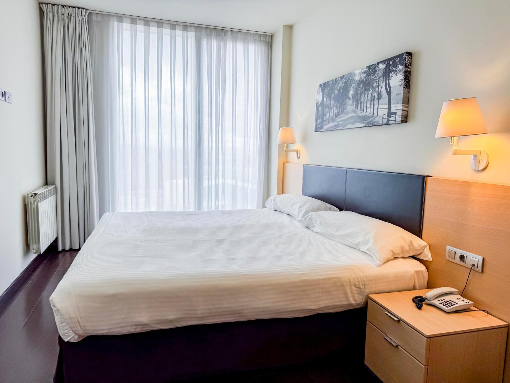 Hotel Jardines De Uleta Suites Vitoria-Gasteiz Exteriör bild
