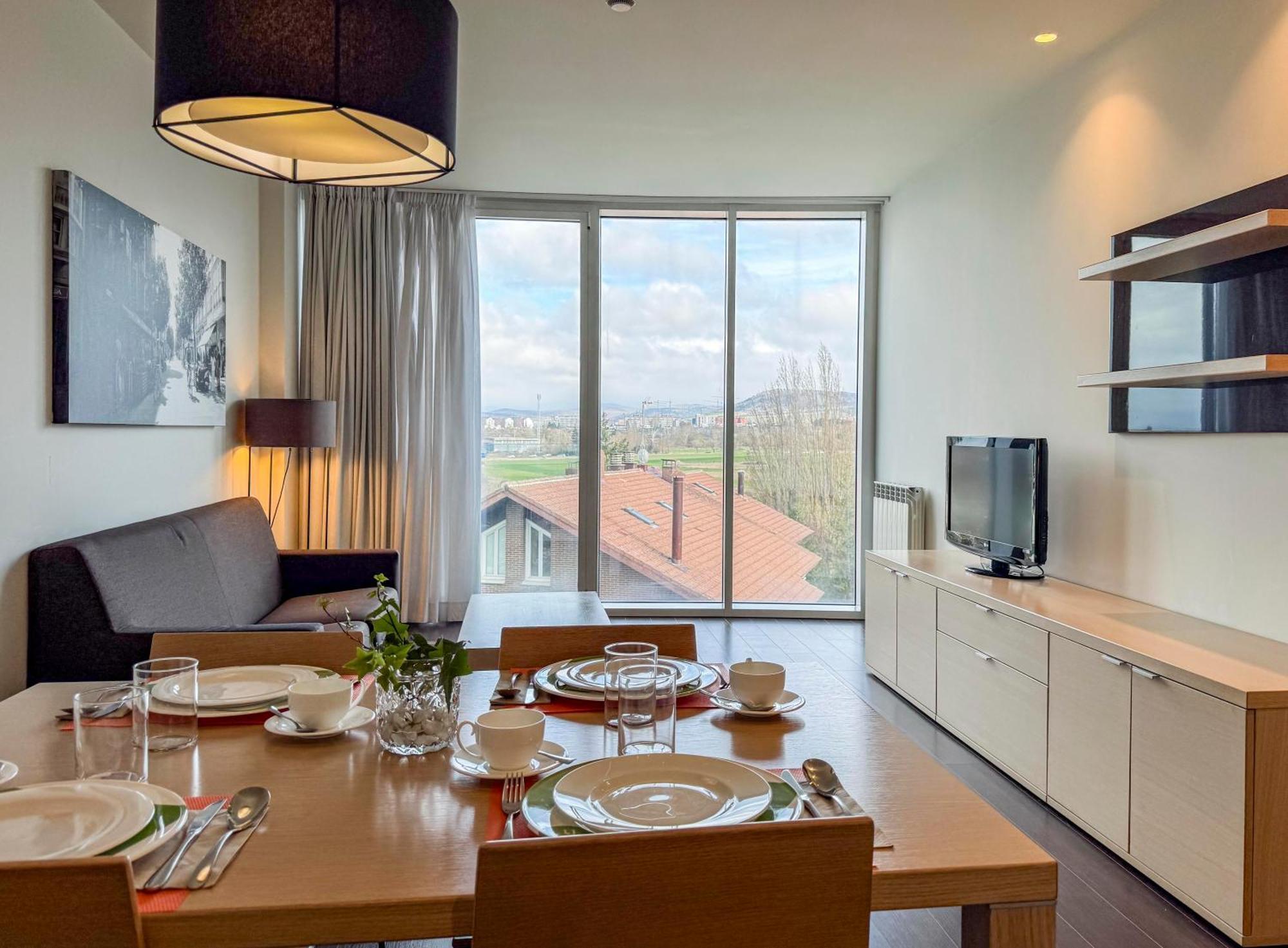 Hotel Jardines De Uleta Suites Vitoria-Gasteiz Exteriör bild