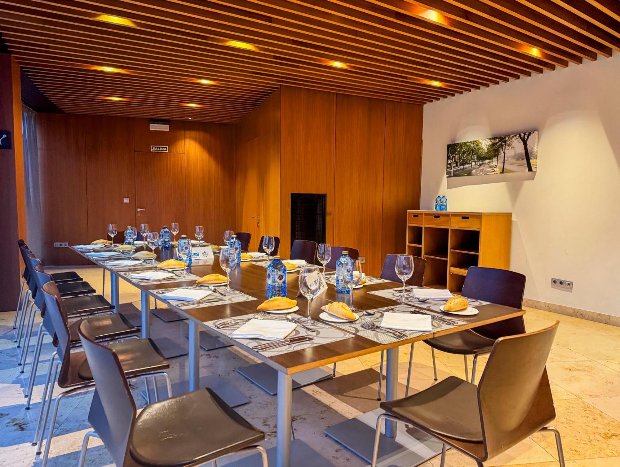 Hotel Jardines De Uleta Suites Vitoria-Gasteiz Exteriör bild