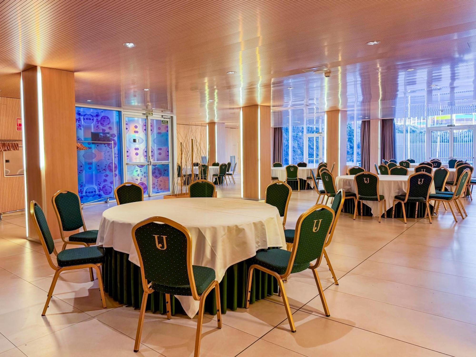 Hotel Jardines De Uleta Suites Vitoria-Gasteiz Exteriör bild