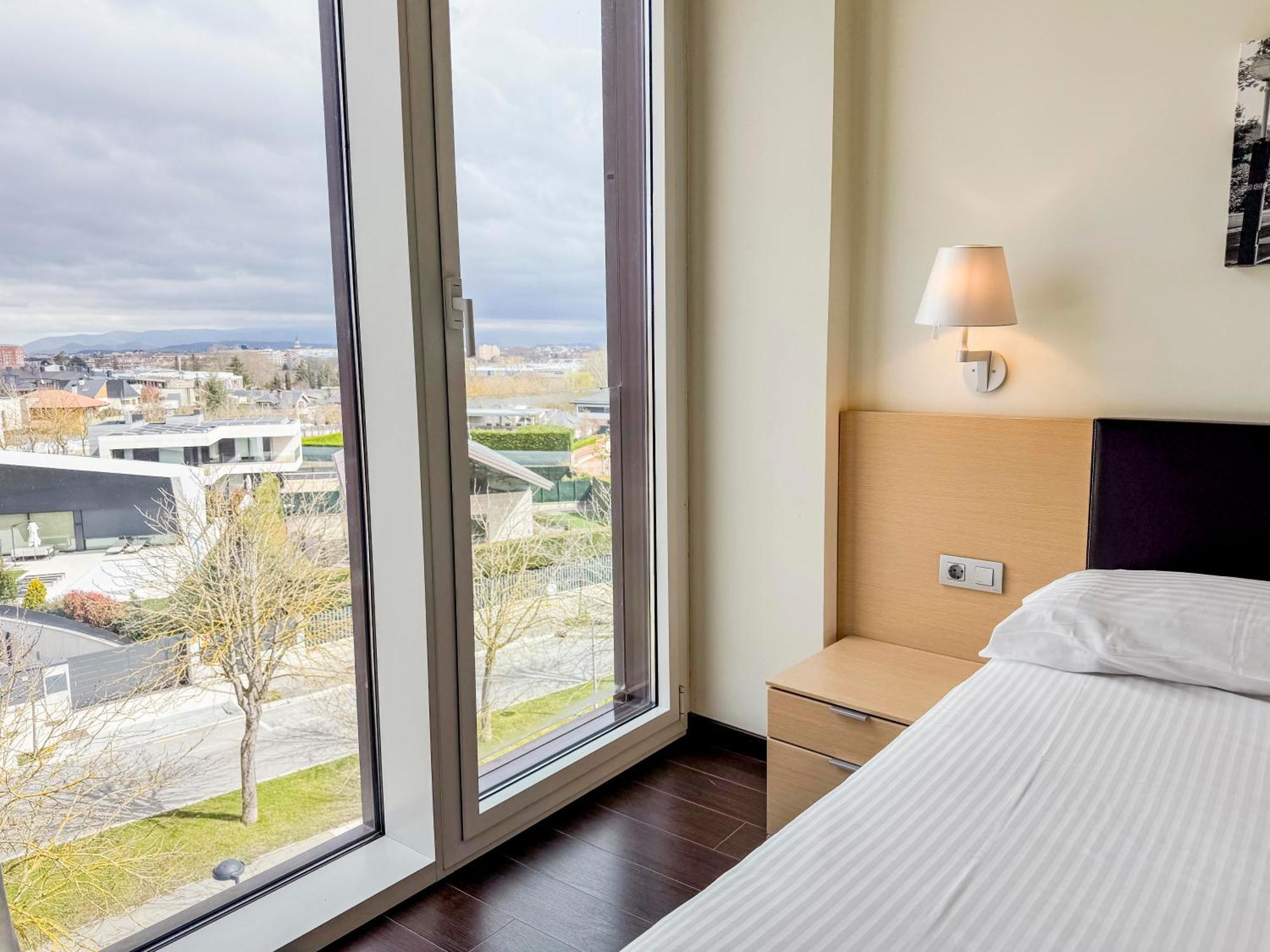 Hotel Jardines De Uleta Suites Vitoria-Gasteiz Exteriör bild