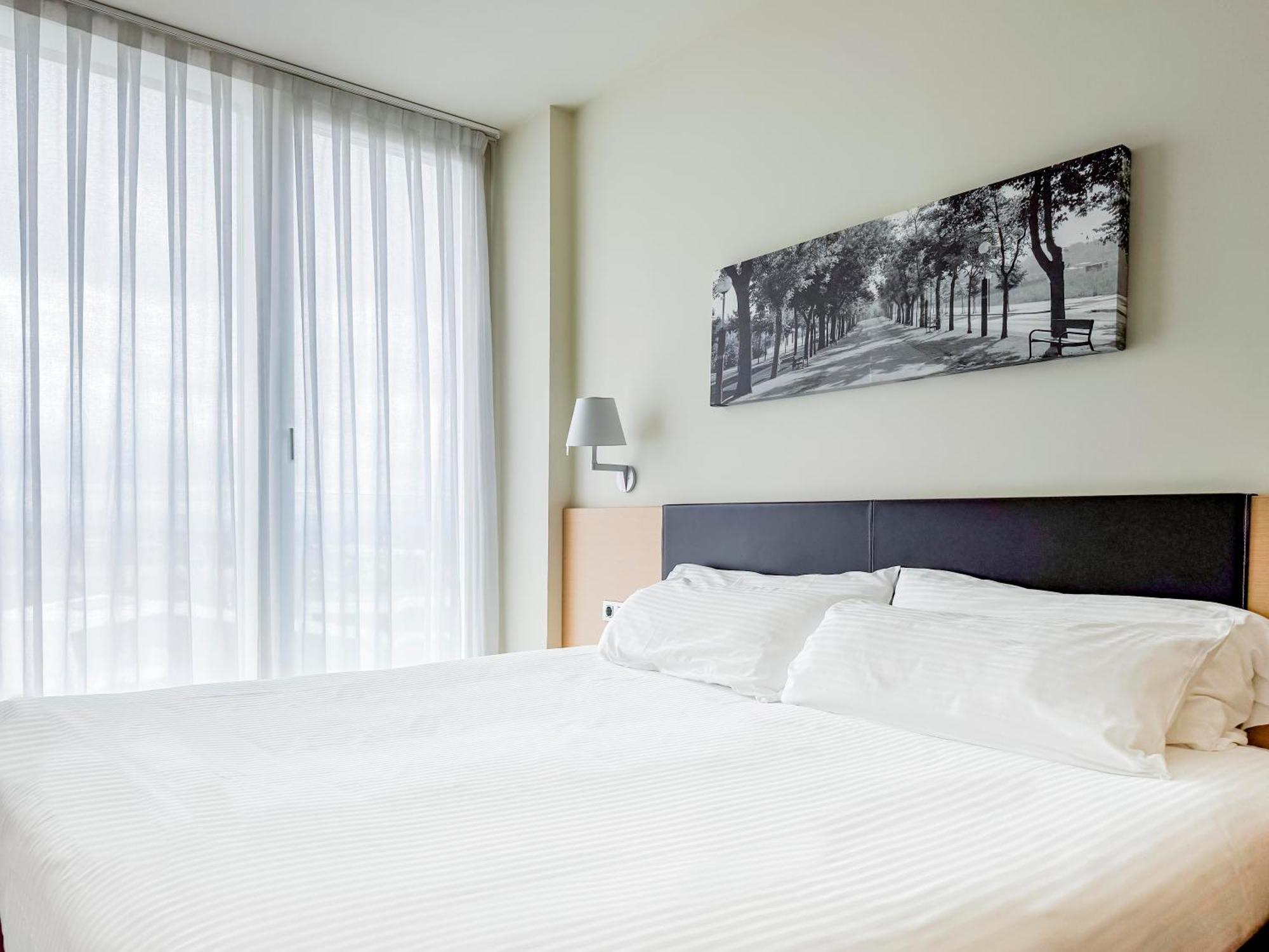 Hotel Jardines De Uleta Suites Vitoria-Gasteiz Exteriör bild