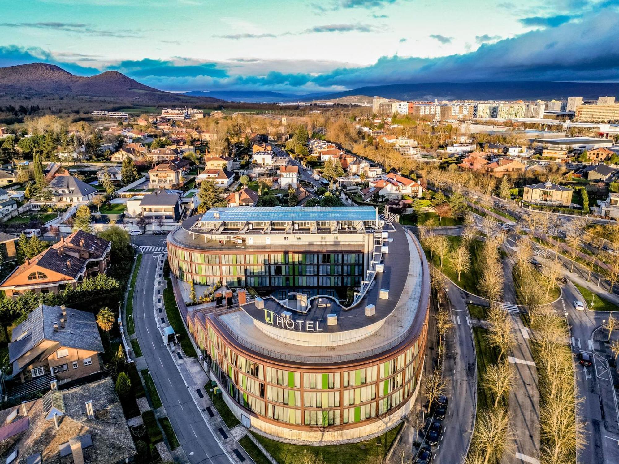 Hotel Jardines De Uleta Suites Vitoria-Gasteiz Exteriör bild